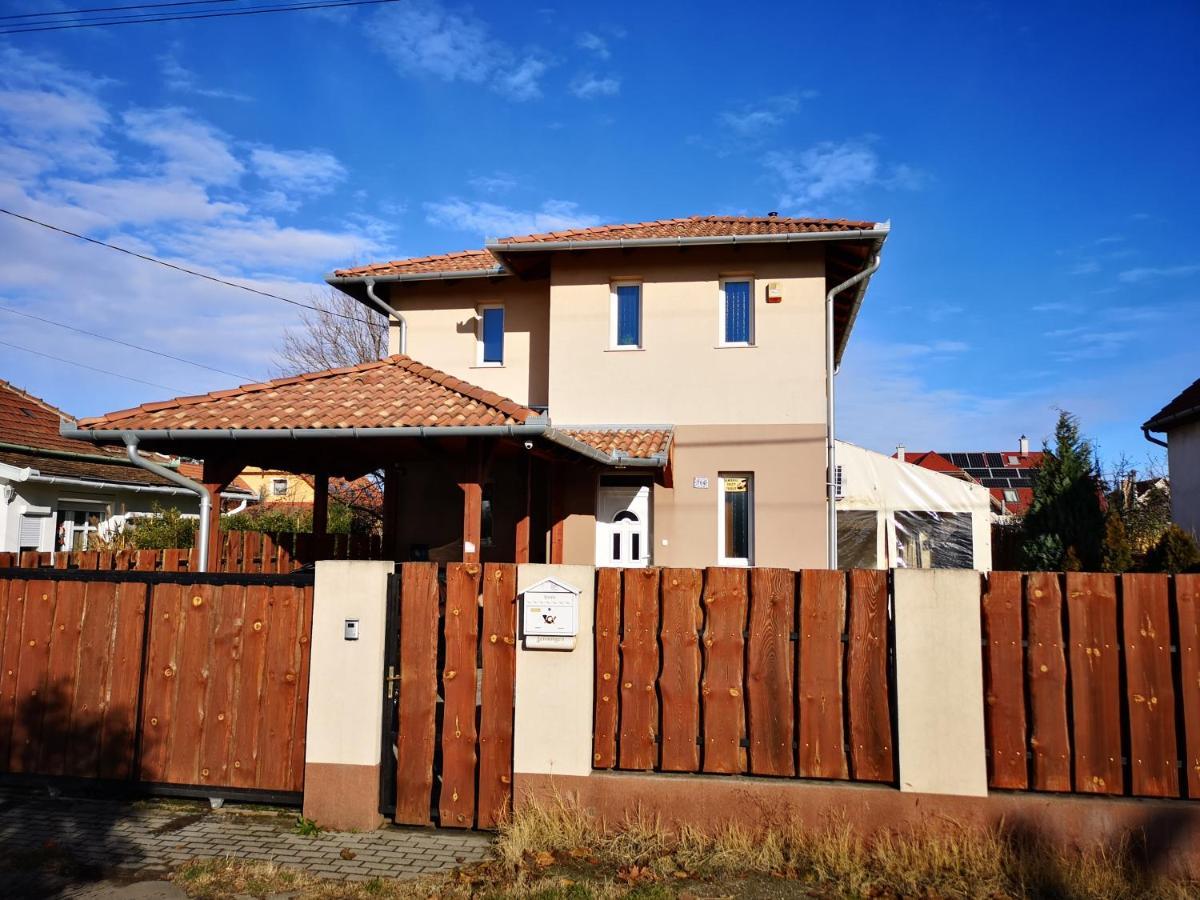 Apartman Airport Road/reptér Közeli Ház Privát Parkolóval Budapest
