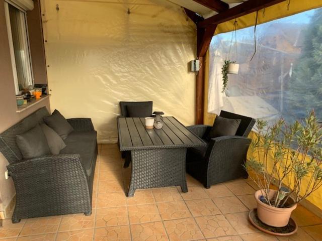 Apartman Airport Road/reptér Közeli Ház Privát Parkolóval