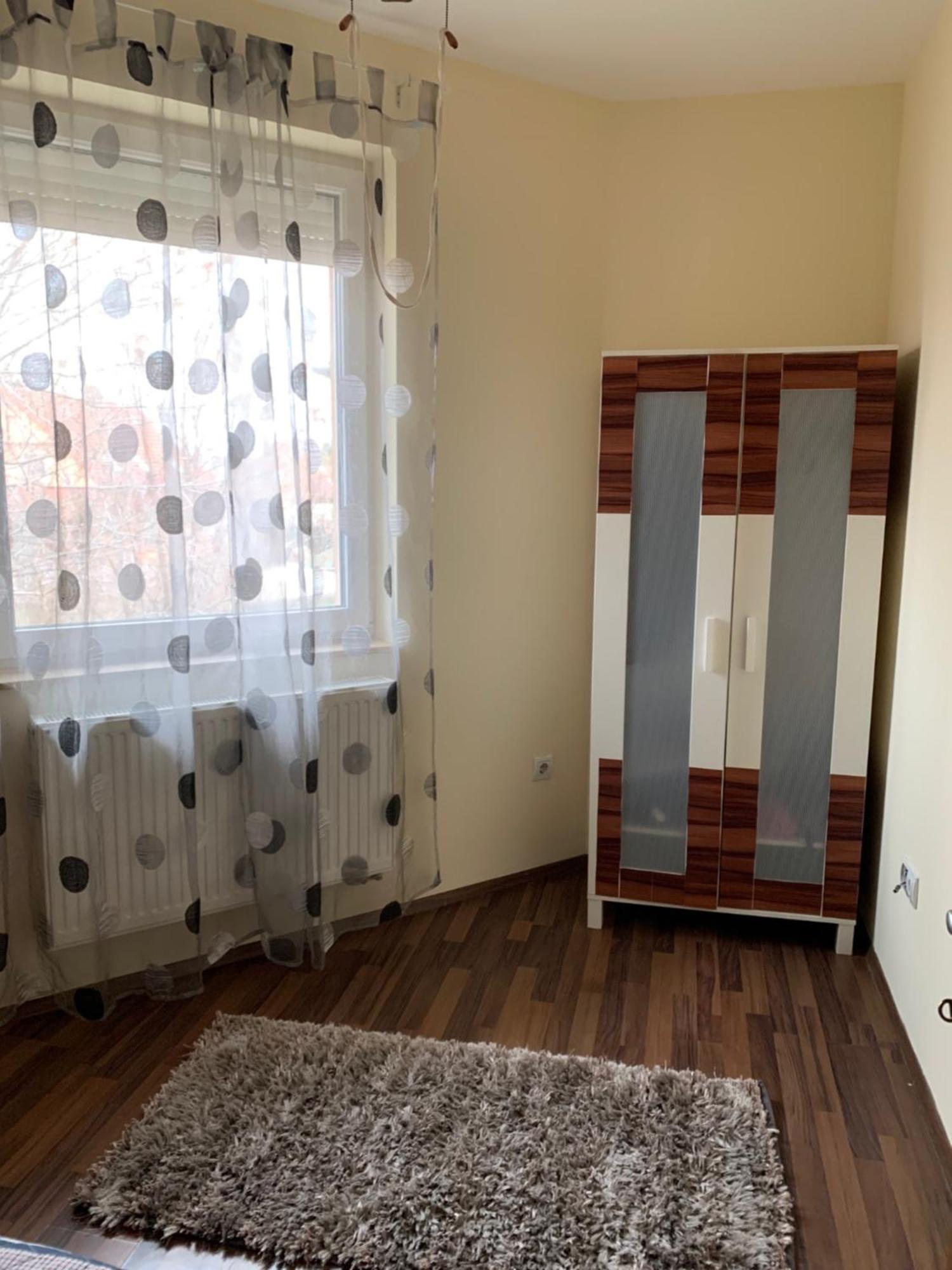 Apartman Airport Road/reptér Közeli Ház Privát Parkolóval
